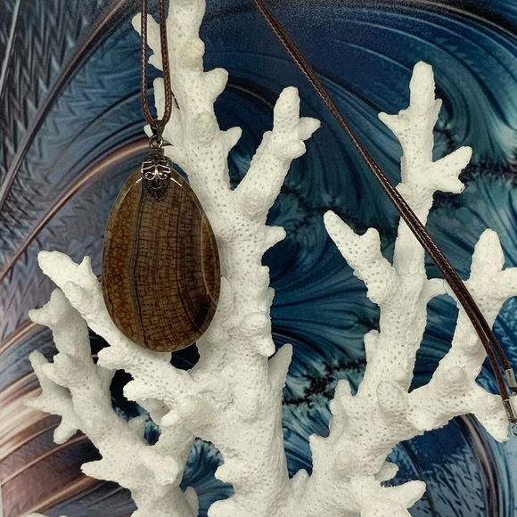 🎁 Gifted🎁 Agate Gemstone Necklace on Waxed Cord - Picture 5 of 10